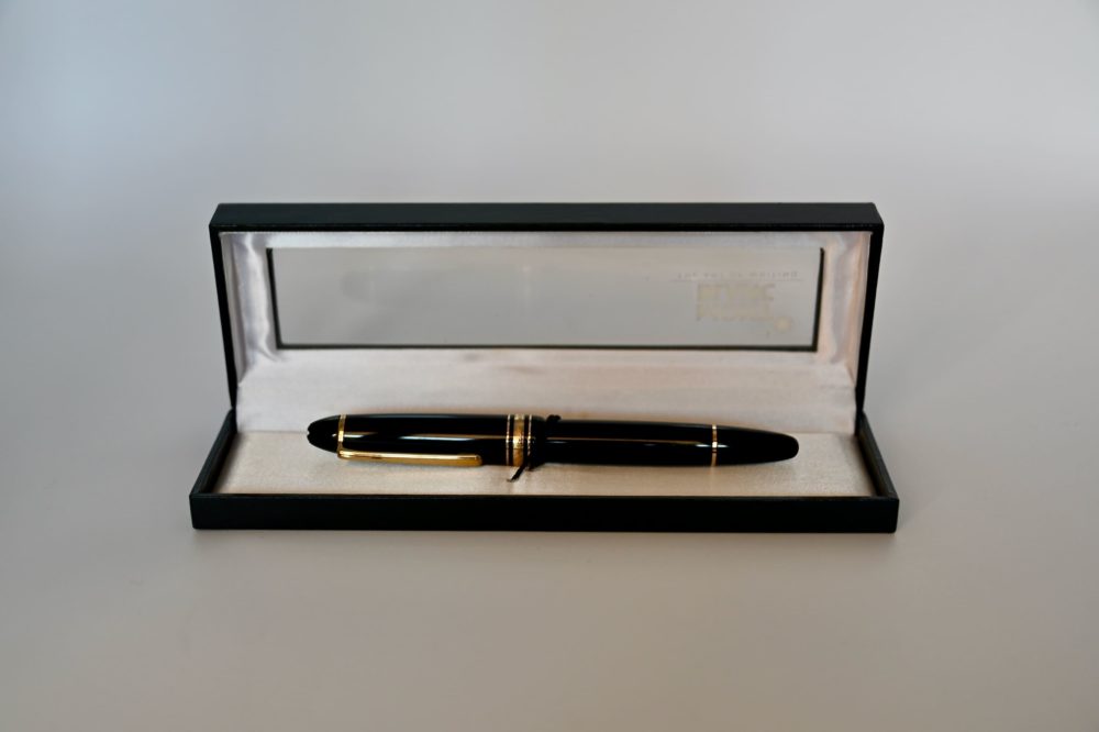 stylo plume or montblanc meisterstuck